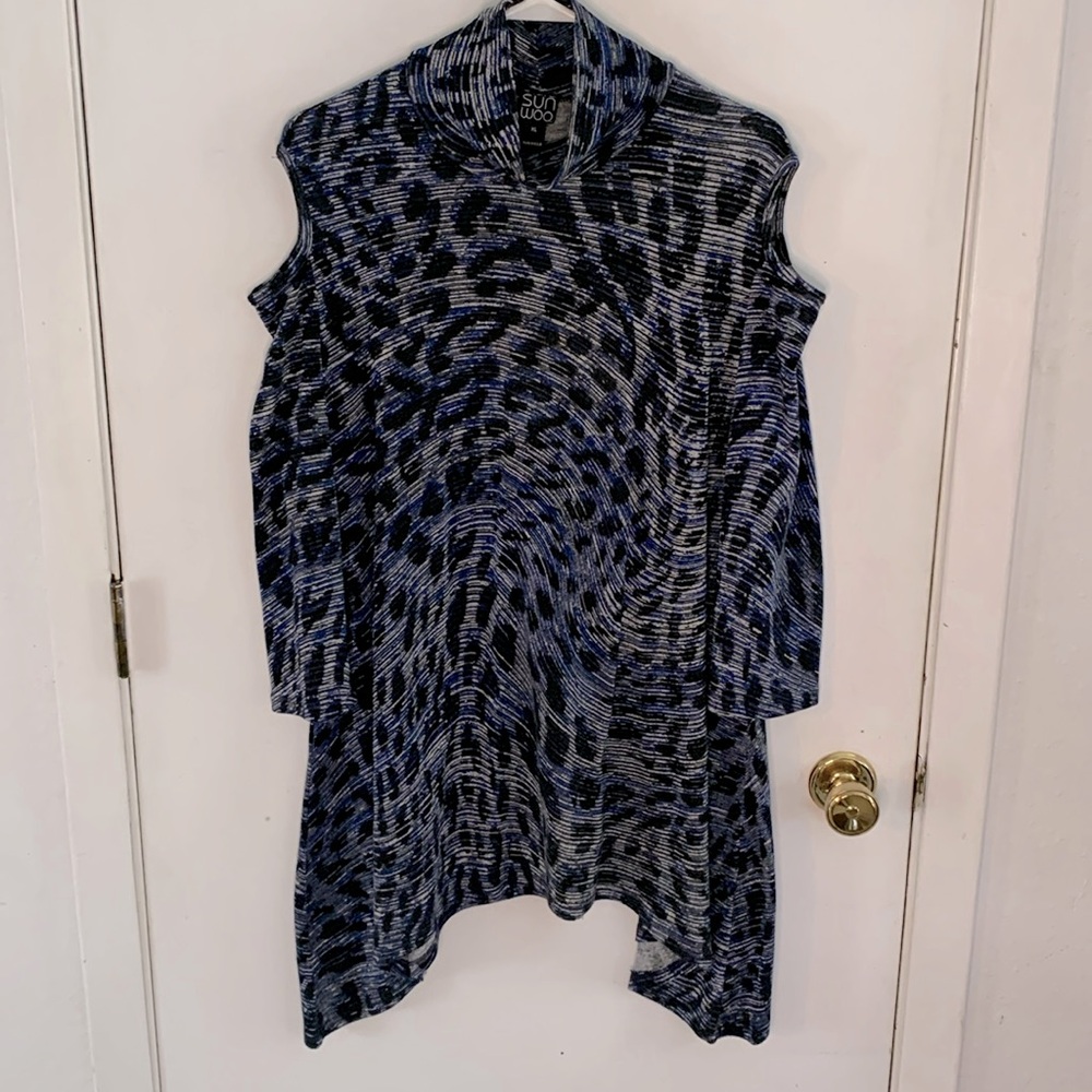 Clara Sun Woo blue black swirled striped knit tunic with leopard print Size XL